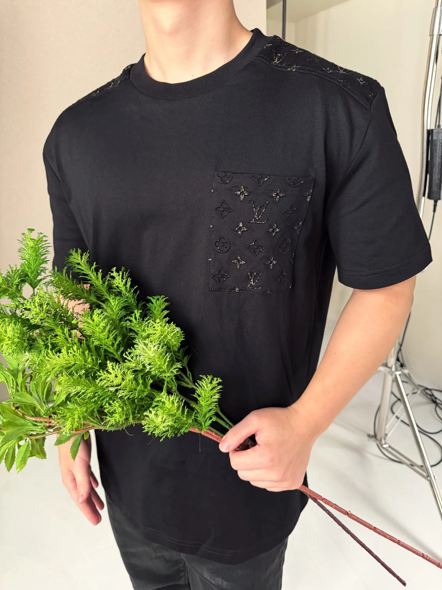 Louis Vuitton/Louis Vuitton three-dimensional embossed splicing short sleeves